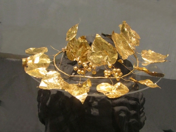 800px-goldkranz_von_soloi_c