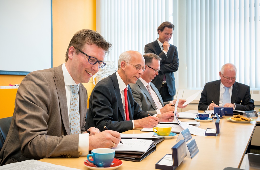 Ondertekening_bestuursakkoord_EMK_2